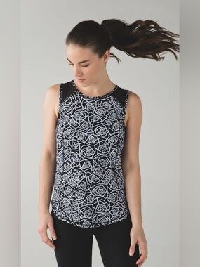Lululemon sculpt tank top posey black white lightweight Size 6?